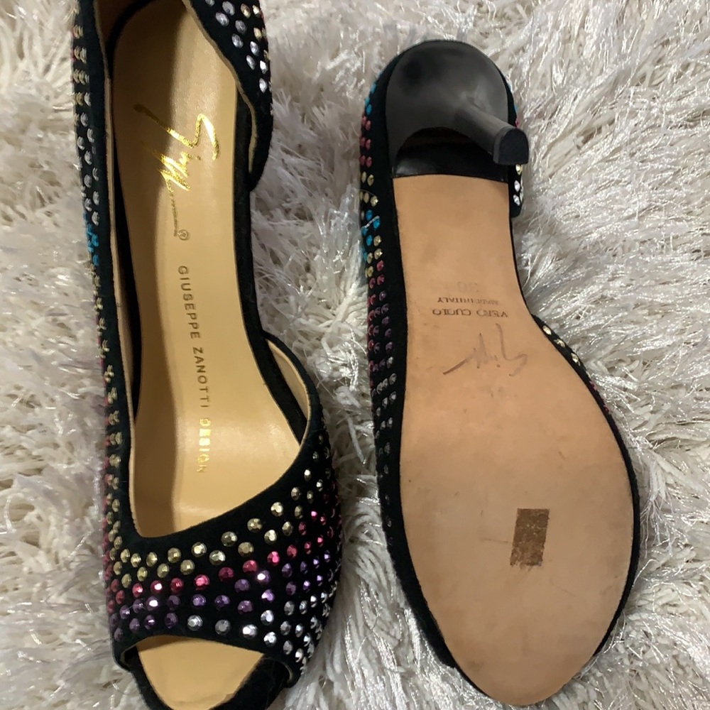 Shoes - Picture 4 of 6